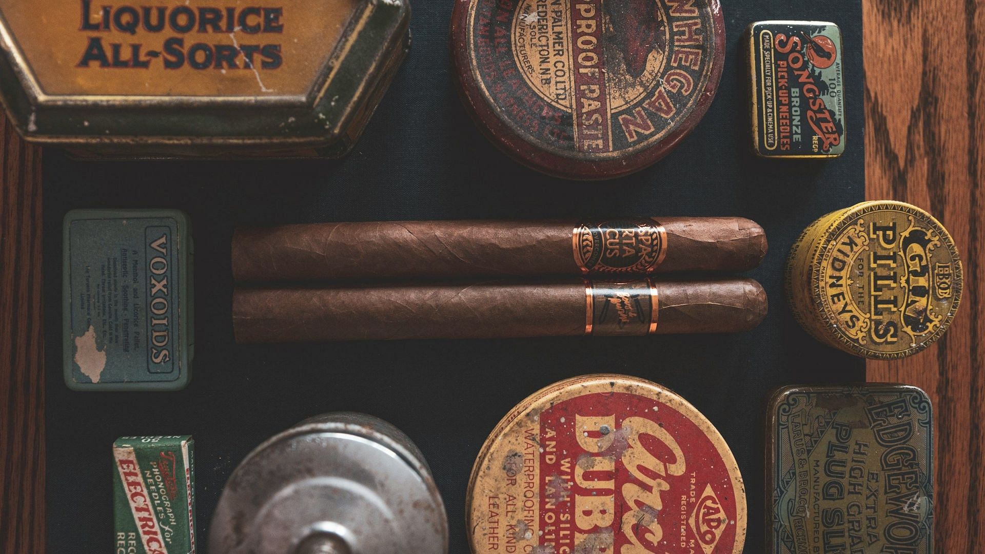 Quit chewing tobacco (Image via Unsplash/Valiant Made)